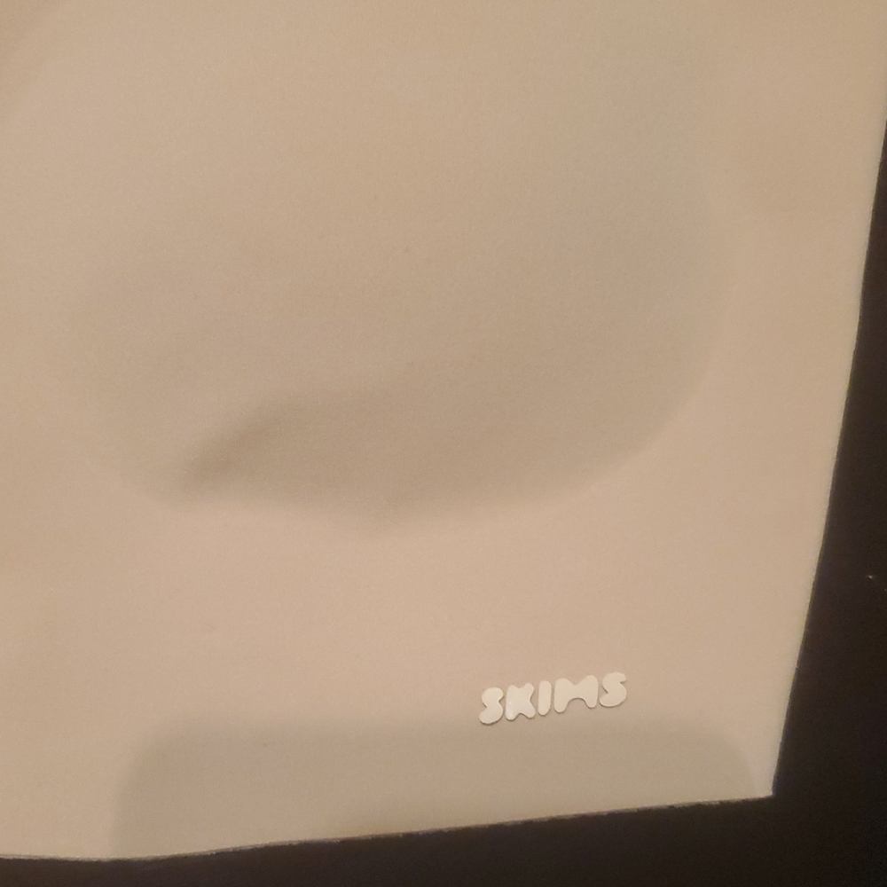 SKIMS Beige Seamless Bralette - Picture 2 of 5
